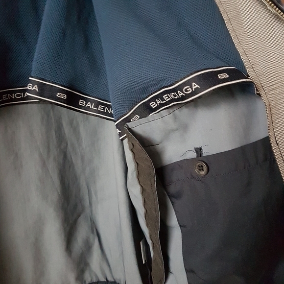 BALENCIAGA light weight jacket. M/L - Picture 7 of 8